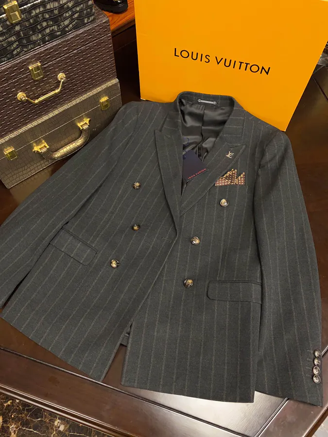 1V Loro Piana Exclusive Noble Suit Set