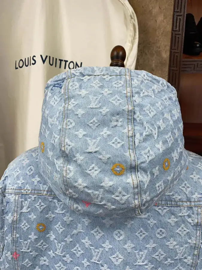 Authentic Replica 1V Luggage Bag Limited Edition Runway Style