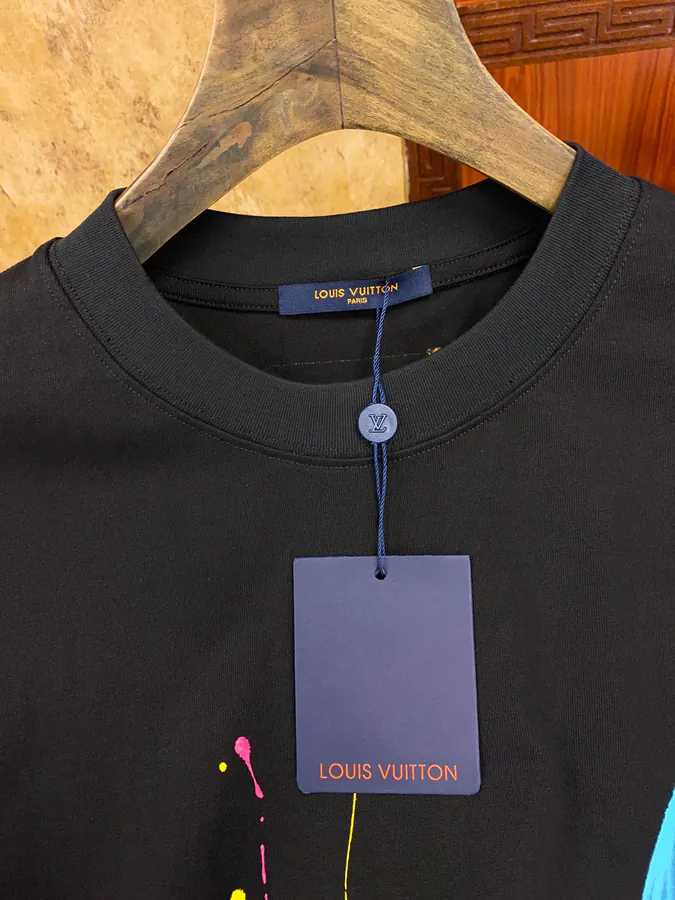 1V Armani Men's and Women's Short Sleeve Trendy and Futuristic Design