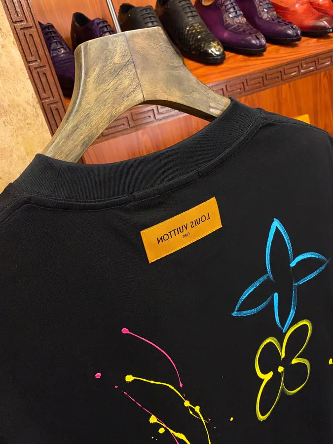 1V Armani Men's and Women's Short Sleeve Trendy and Futuristic Design