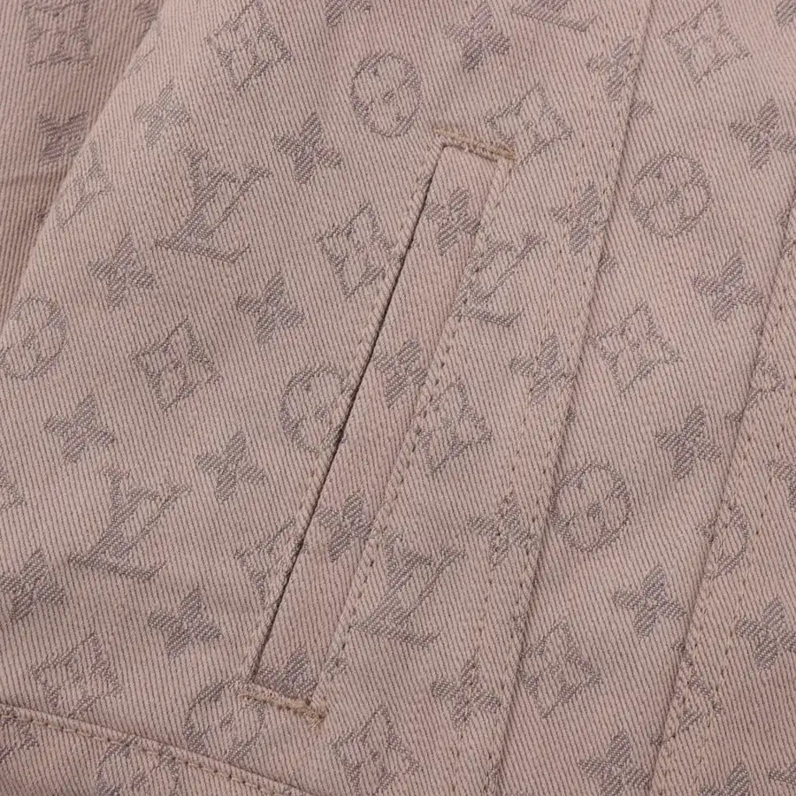 1V Loro Piana Grained Calfskin Bucket Bag
