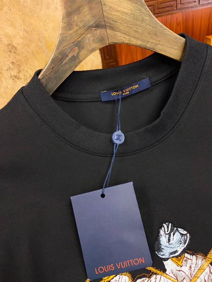 1V Armani Men's and Women's Short Sleeve Trendy and Futuristic Design