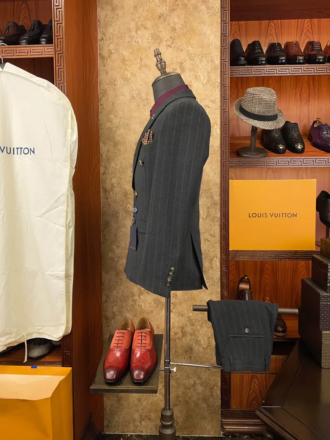1V Loro Piana Exclusive Gentleman's Suit Set