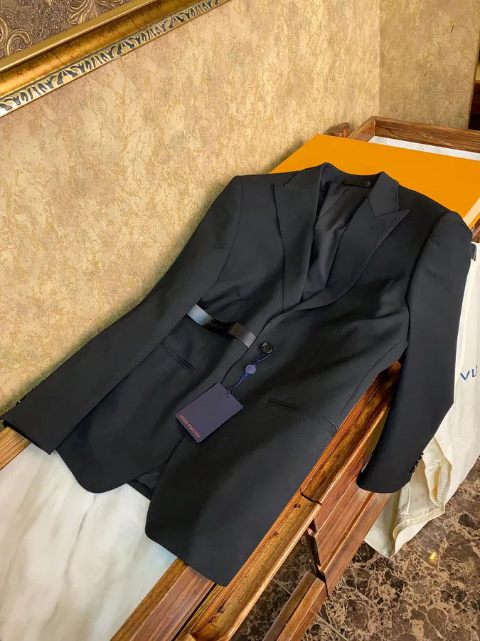 1V Armani Men's Two Piece Suit Set