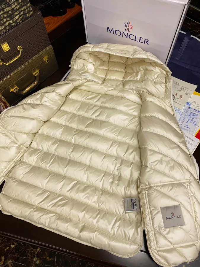 Argenno Women's Lightweight Down Jacket with Adjustable Waistband