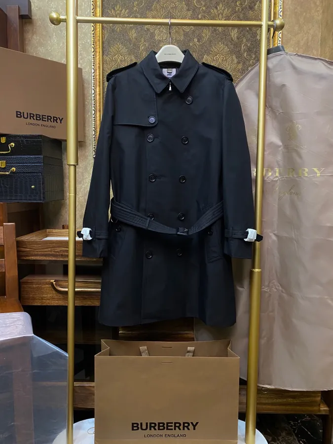 Burberry桑德林汉姆系列男士经典风衣