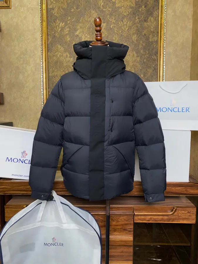 Moncler Madeira Men's Down Jacket with立体浮雕 Letters