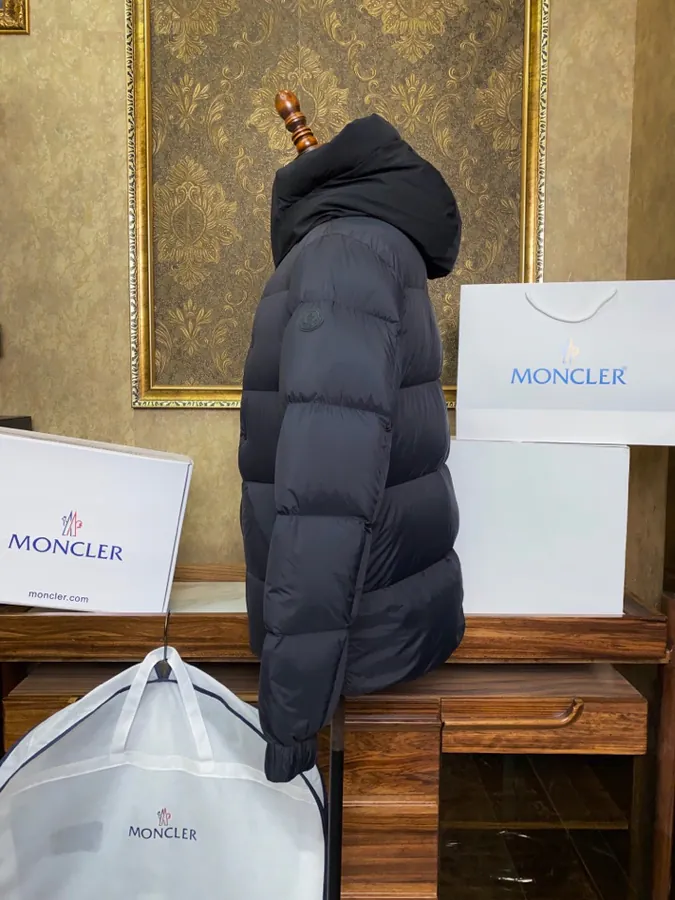 Moncler Madeira Men's Down Jacket with立体浮雕 Letters
