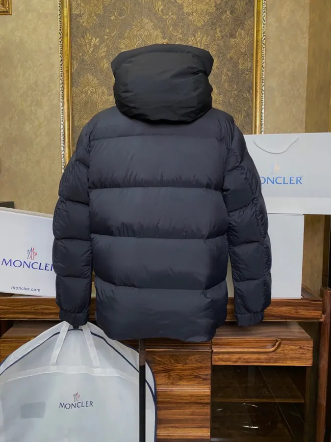 Moncler Madeira Men's Down Jacket with立体浮雕 Letters