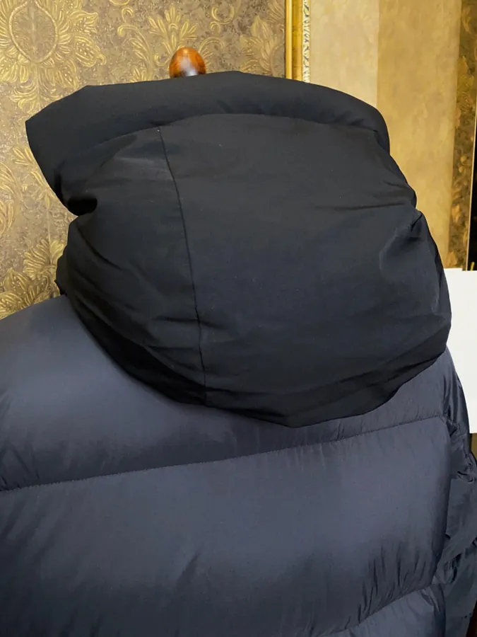 Moncler Madeira Men's Down Jacket with立体浮雕 Letters