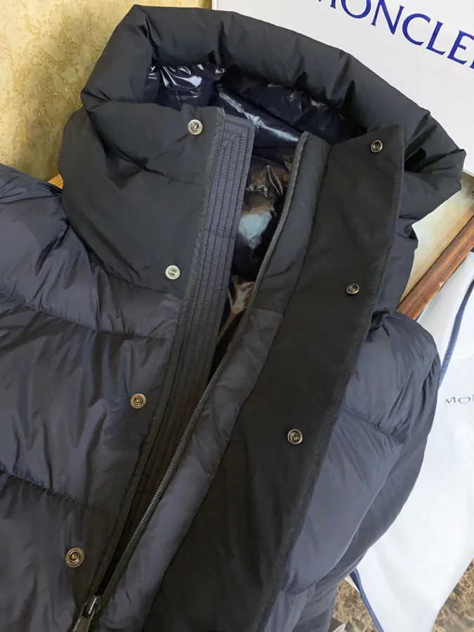 Moncler Madeira Men's Down Jacket with立体浮雕 Letters