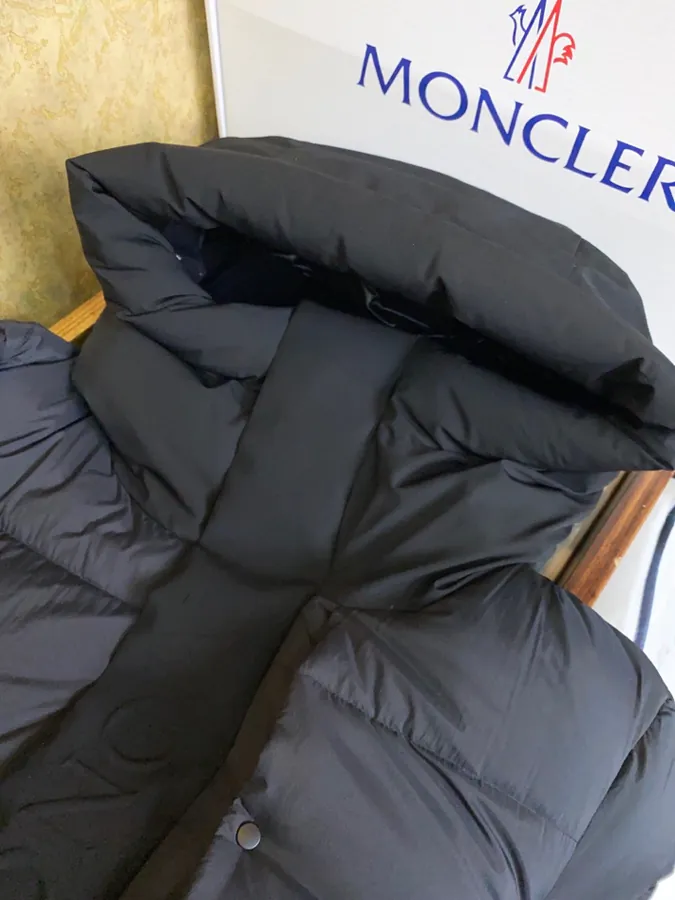 Moncler Madeira Men's Down Jacket with 3D Embossed Letters