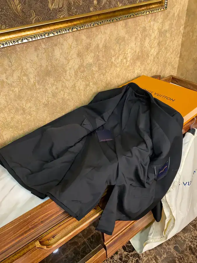1V Armani Men's Premium Suit Set