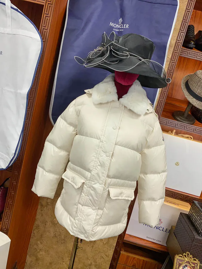 Moncler Autumn Winter New Fur Coat
