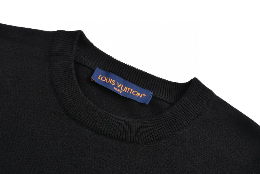 1V Lucci 24SS Letter Long Sleeve Sweater