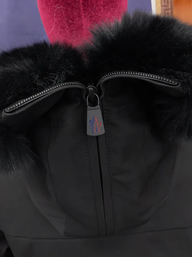 Moncler Laplance Ski Jacket High End Women's Skiwear with Style and Function