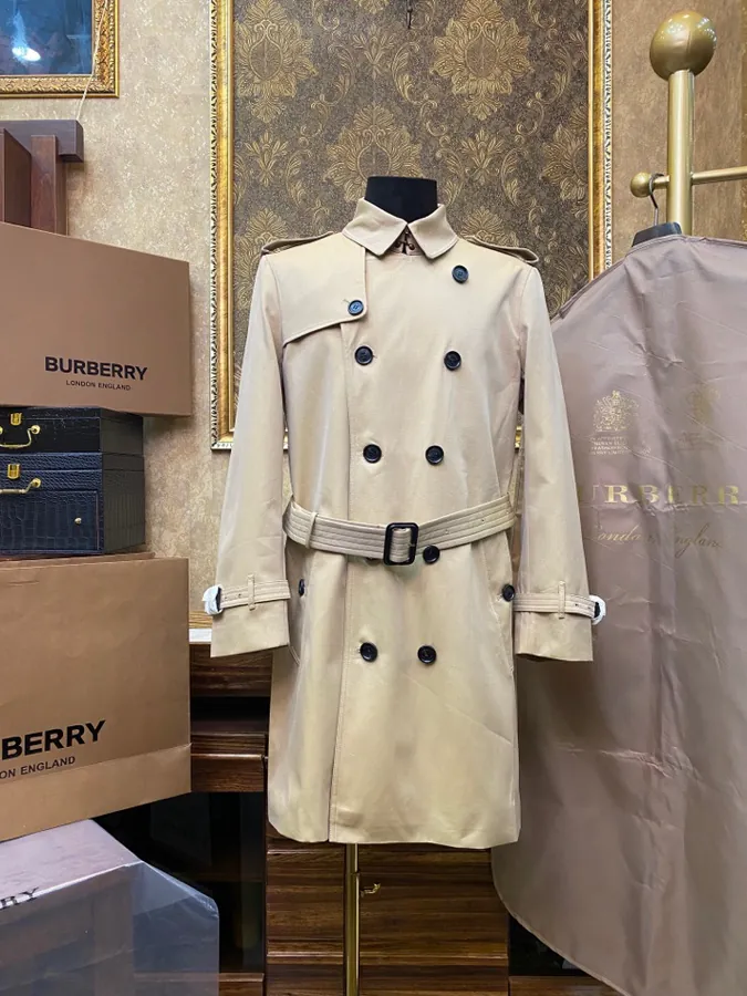 Burberry桑德林汉姆系列男士经典风衣
