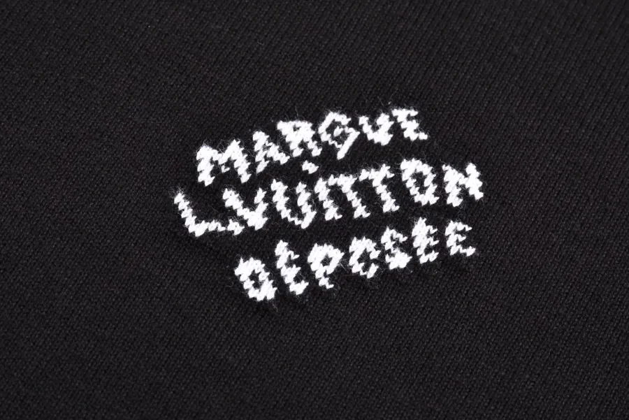 1V Lucci 24SS Letter Long Sleeve Sweater