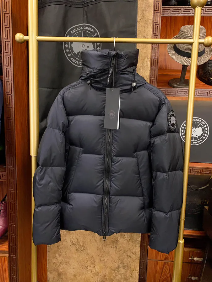 Canada Goose Black Label Down Jacket Unisex, Stylish and Comfortable