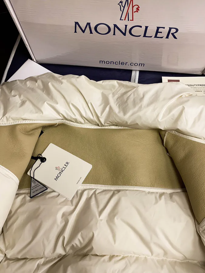 Moncler Escaut Short Women's Down Jacket