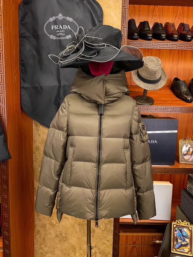 PRAD@ Women's Hoodie with 95% White Goose Down