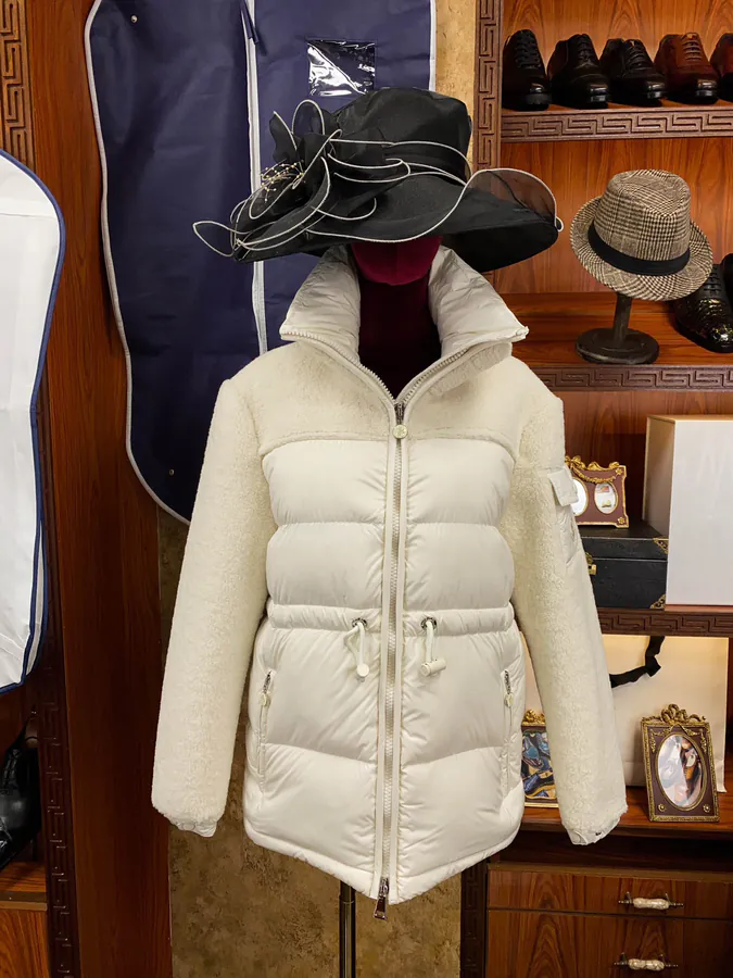 Moncler Escaut Short Women's Down Jacket