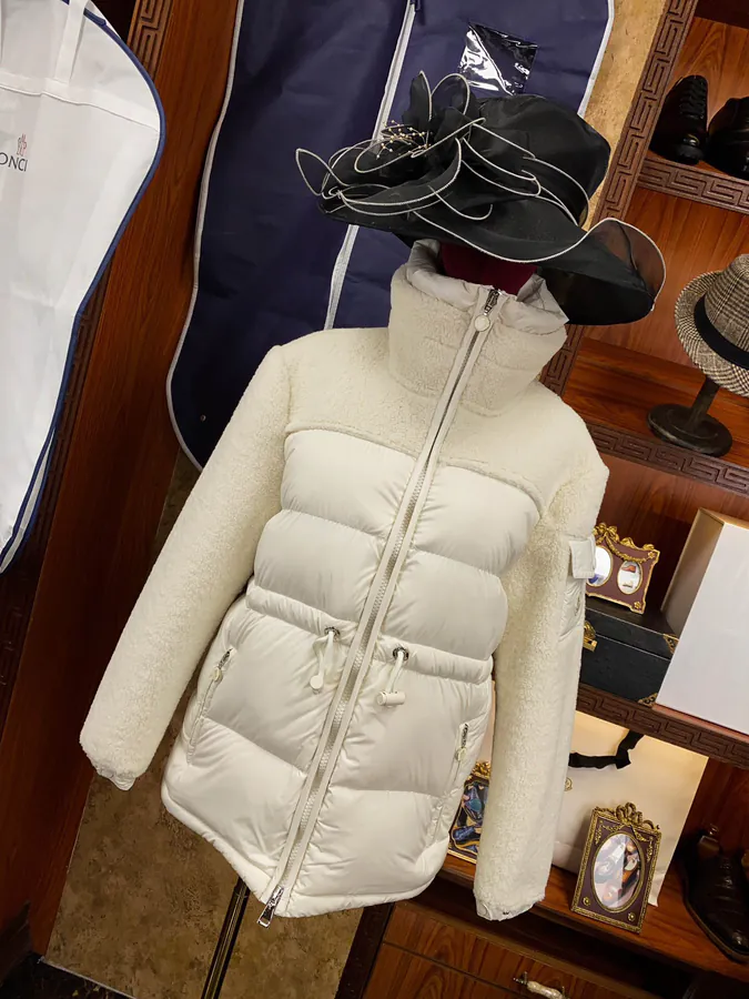 Moncler Escaut Short Women's Down Jacket