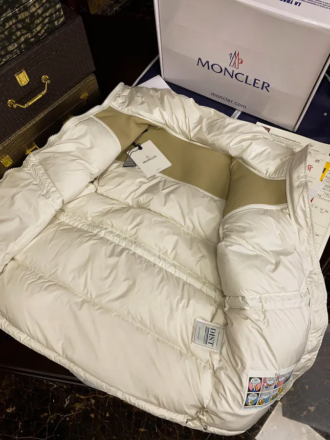 Moncler Escaut Short Women's Down Jacket