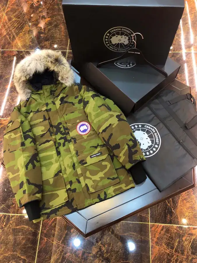 Canada Goose Far East 08 Series Down Jacket Unisex, Removable Fur Collar