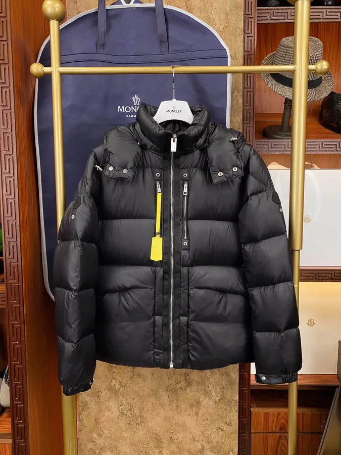 Moncler Men's and Women's Jacket Classic Design with Brand Logo
