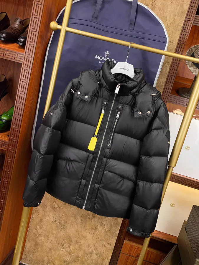 Moncler Men's and Women's Jacket Classic Design with Brand Logo