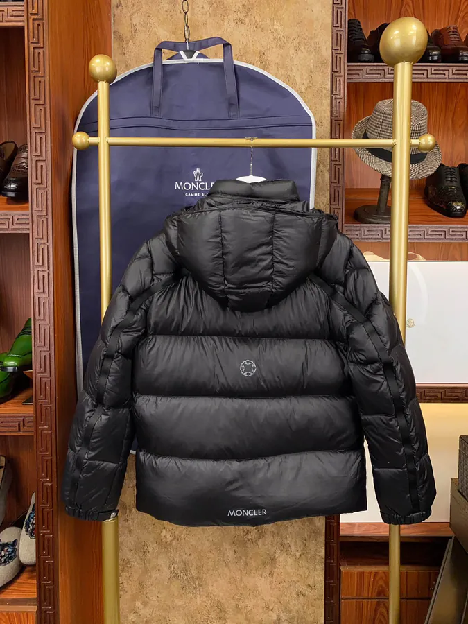 Moncler Men's and Women's Jacket Classic Design with Brand Logo