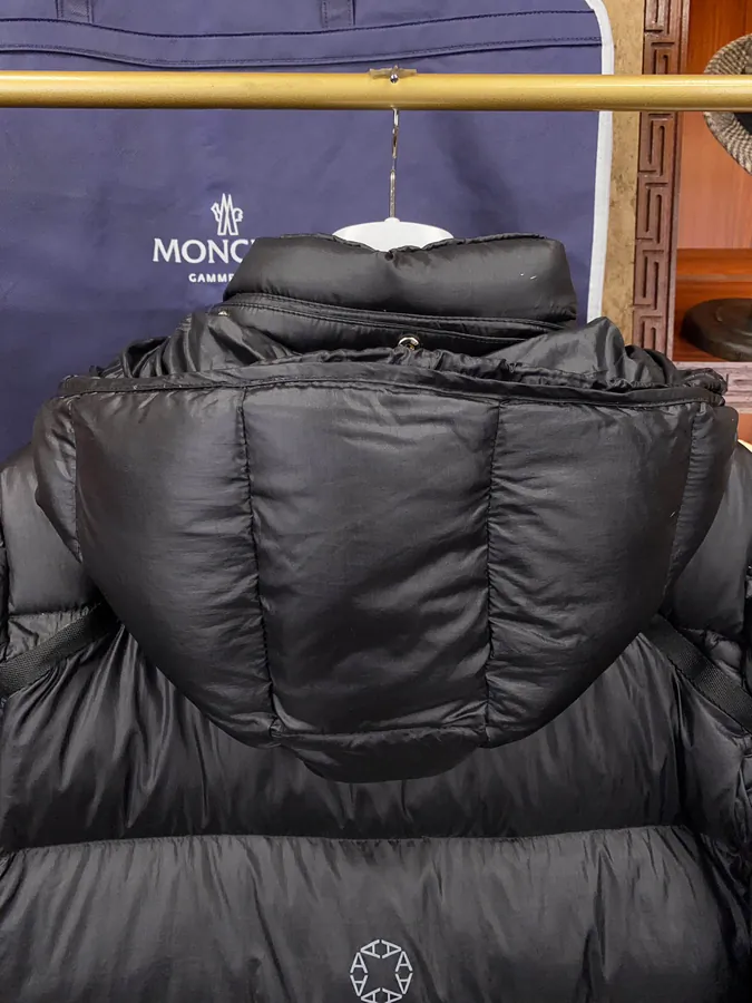 Moncler Men's and Women's Jacket Classic Design with Brand Logo