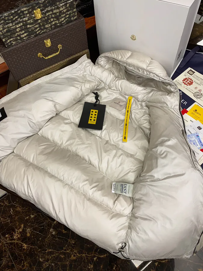 Moncler Men's and Women's Jacket Premium Quality