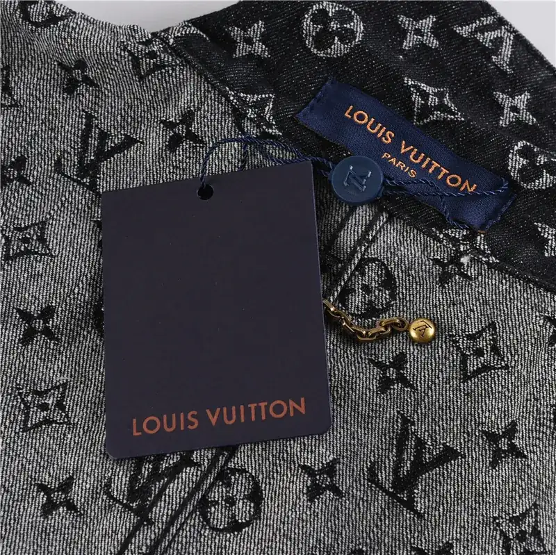 1v Exclusive 25 FW Grained Calfskin Denim Jacket