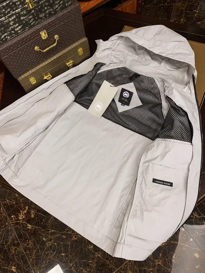 Arc Teryx Lightweight Urban Outdoor Hoodie