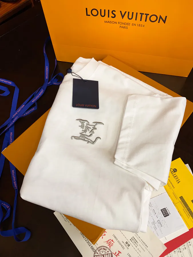 1V Luggage Stylish and Premium Short Sleeve for Men and Women