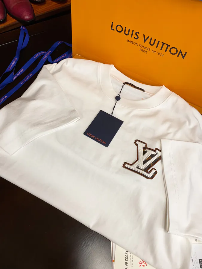 1V Leather Brand Stylish and Modern Short Sleeve for Men and Women