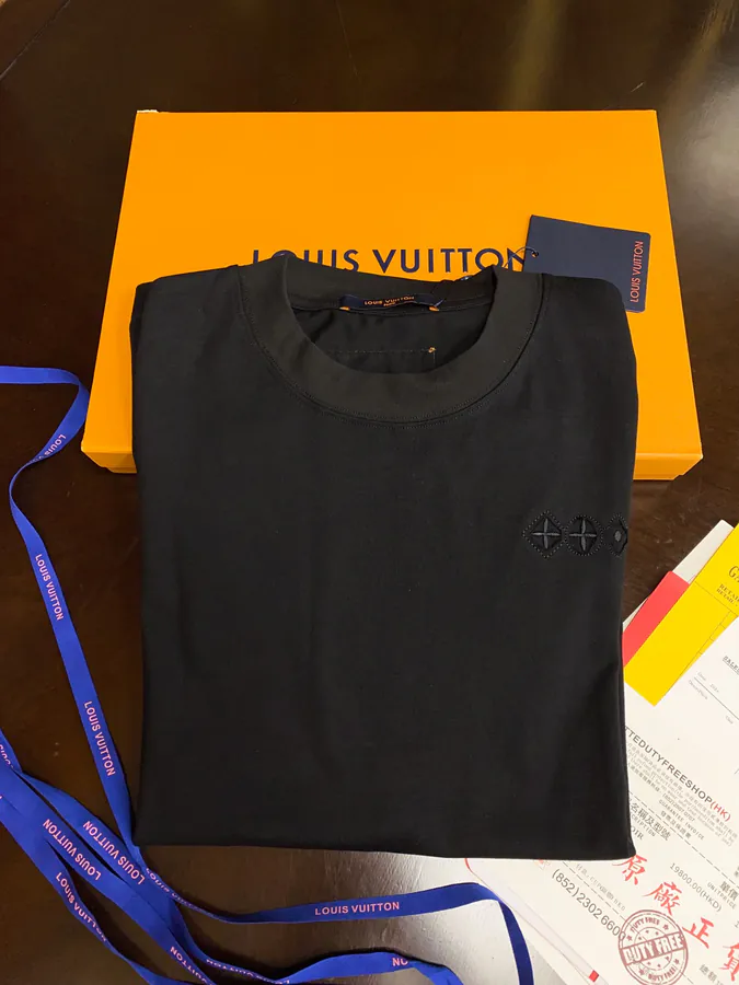 1V Luggage Stylish and Modern Short Sleeve for Men and Women