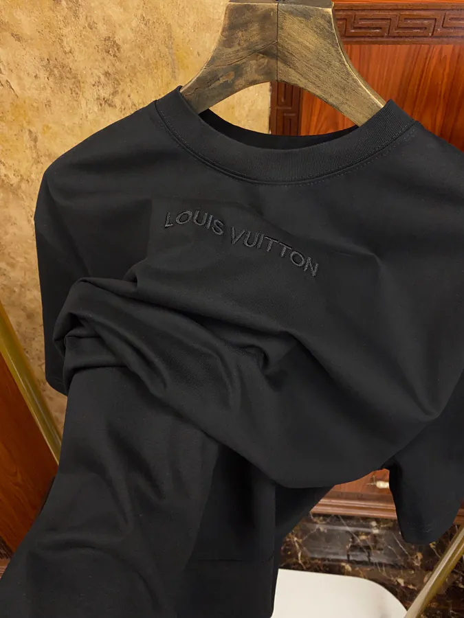 1V Luggage Brand Trendy and Avant garde Short Sleeve for Men and Women
