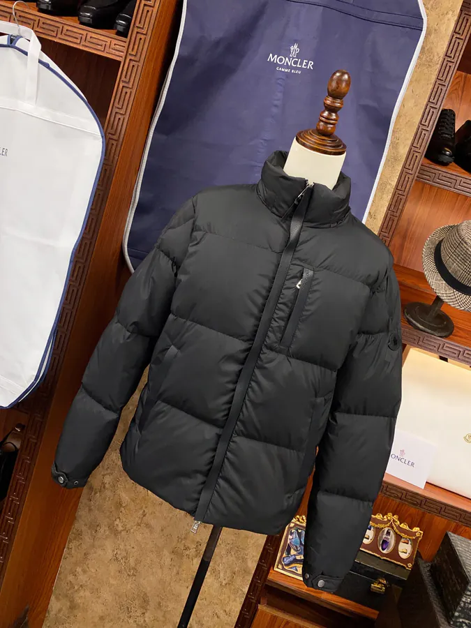 Moncler BESBRE Short Zipper Down Jacket