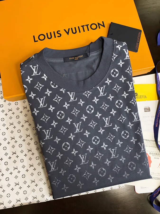 New Arrival! 1V Luggage Stylish and Modern Unisex Short Sleeve