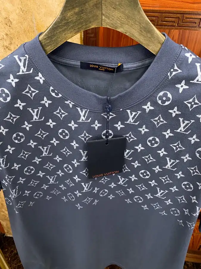 New Arrival! 1V Luggage Stylish and Modern Unisex Short Sleeve