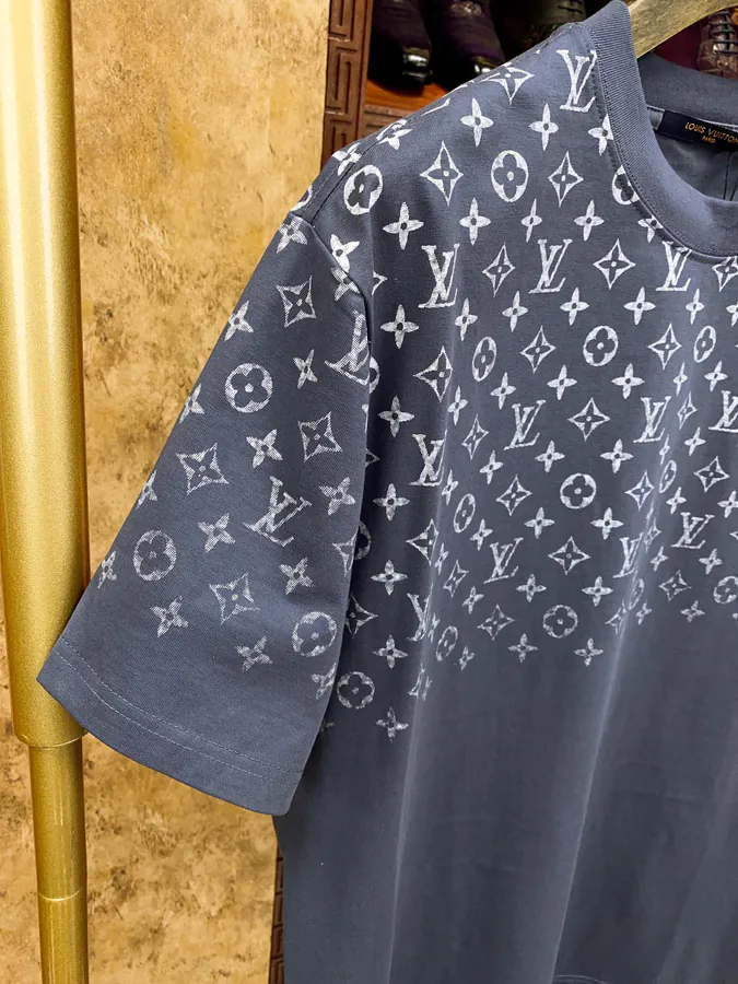 New Arrival! 1V Luggage Stylish and Modern Unisex Short Sleeve