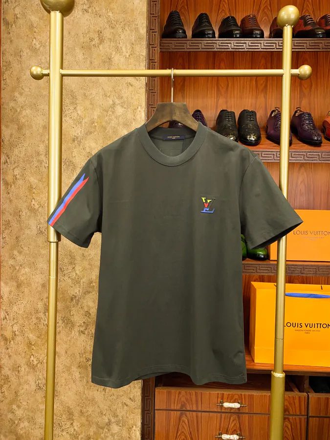New Arrival! 1V Lucci Stylish and Modern Short Sleeve