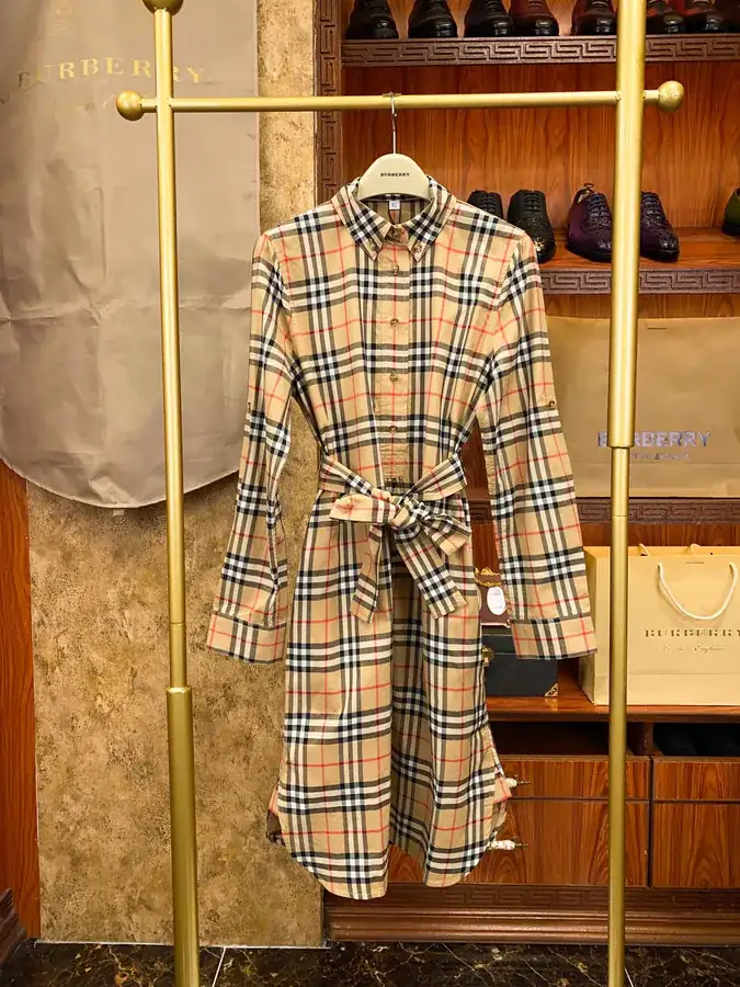BBR Balenciaga Summer New Collection Classic Check Pattern, Elegant Silhouette, Belted Design Dress