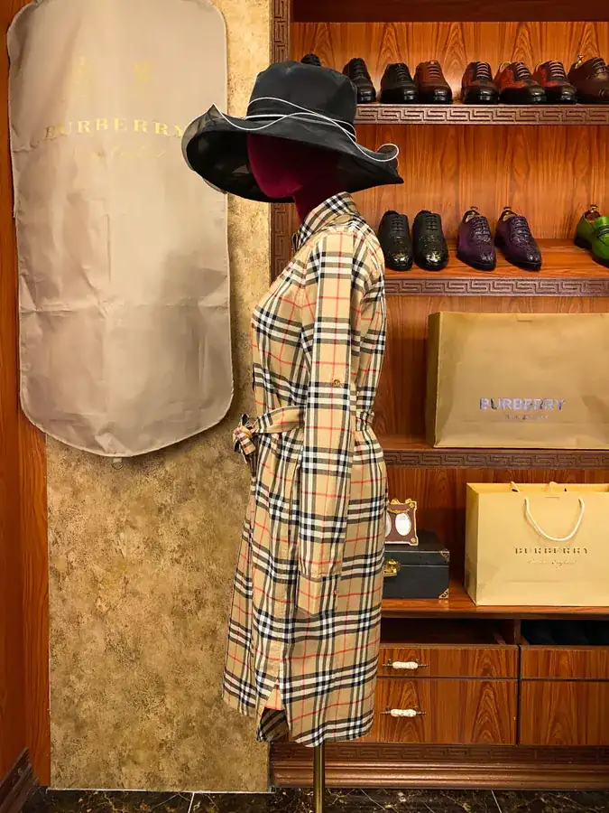 BBR Balenciaga Summer New Collection Classic Check Pattern, Elegant Silhouette, Belted Design Dress