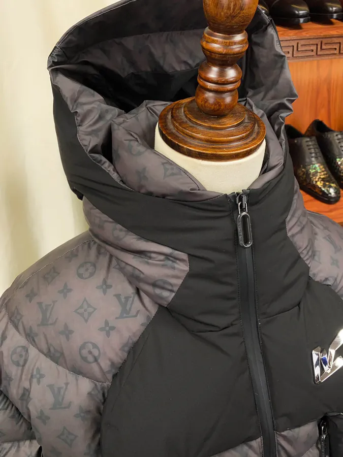 1V 驴牌 Winter Down Jacket with Temperature Responsive Color
