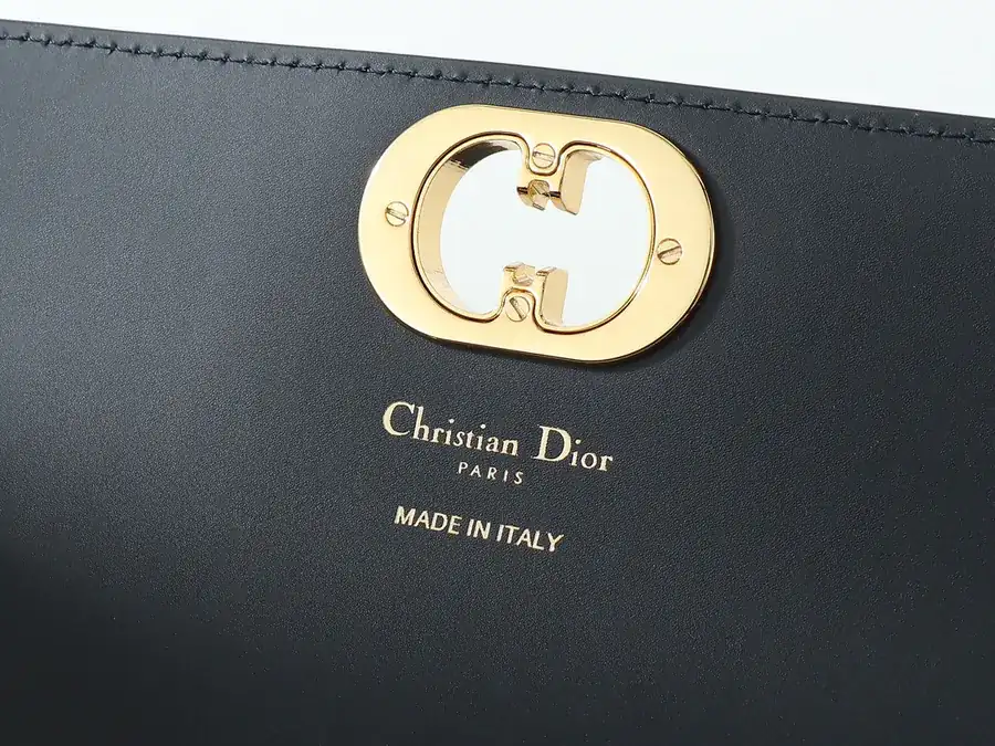 30 Montaigne Avenue East West Mini Chain Crossbody Bag