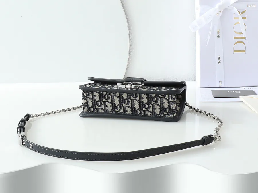 30 Montaigne East West Chain Handbag Mini Silver Clasp